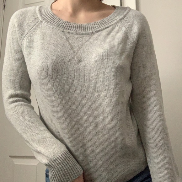 Gap Gray Basic Sweater ❄️ - Picture 2 of 4
